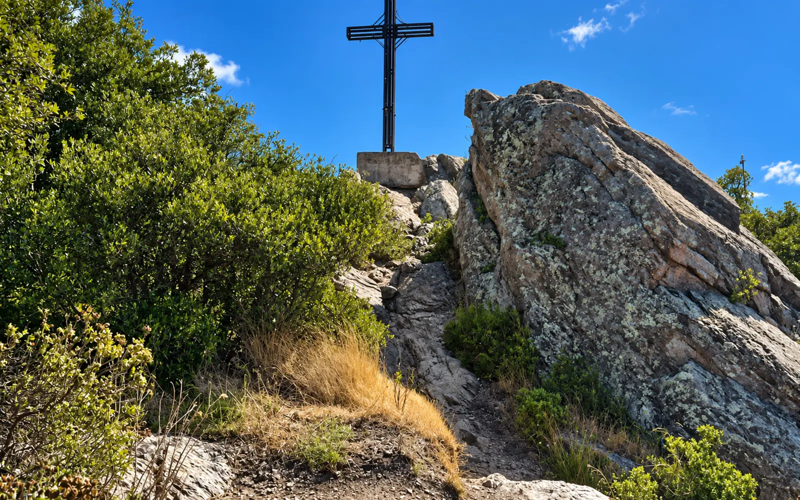 Kapelle und Berg Fenouillet