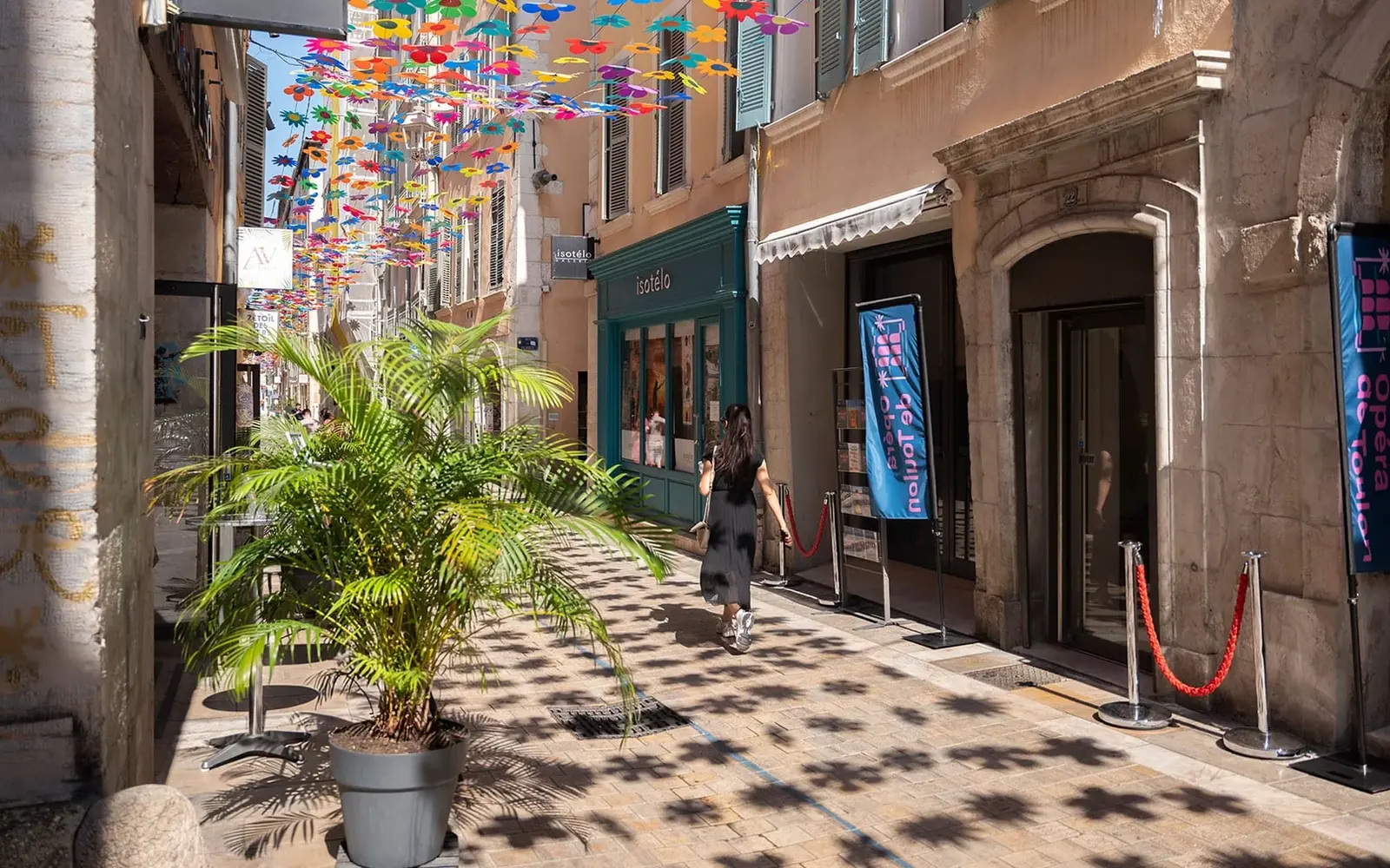 La rue des Arts et la place de l’Équerre