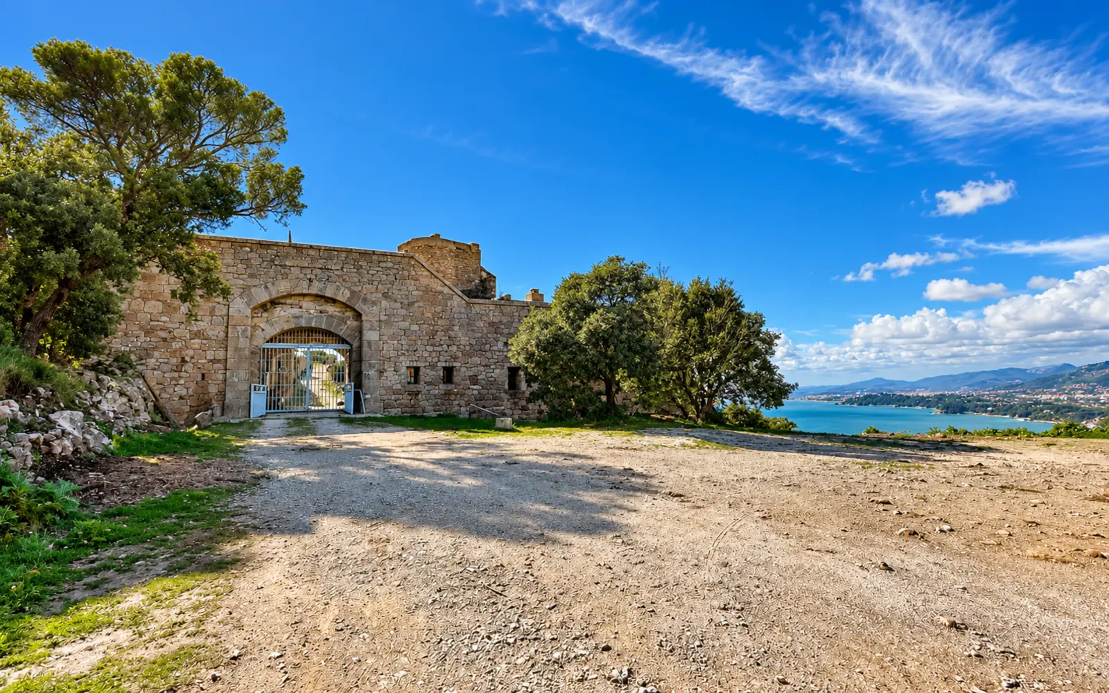 Le Pradet: von der Mine Cap Garonne zum Fort Gavaresse